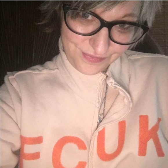 Meet your Posher, Charlene - Picture 4 of 7